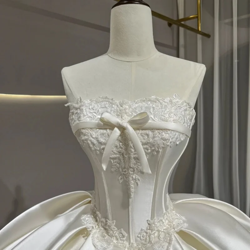 

Satin White Wedding Dresses off-shoulder The corset flower decal Bridal Gowns A skirt multi-layer Made ﻿Customize