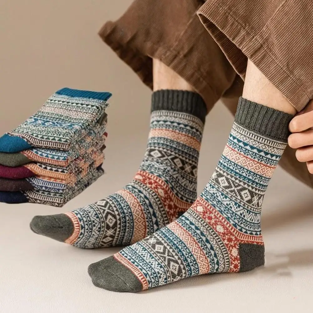 

1 Pair Winter Men Ethnic Style Thermal Socks Casual Cotton Sweat-absorbing Medium Tube Socks Christmas Socks Gifts