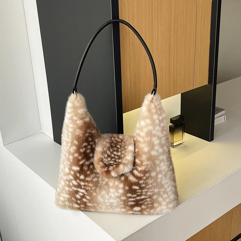 New Winter Style Single-shoulder Bag with Deer Pattern Soft Warm Faux Fur Women's 2026 Plush Underarm Bag Casual Daily Use