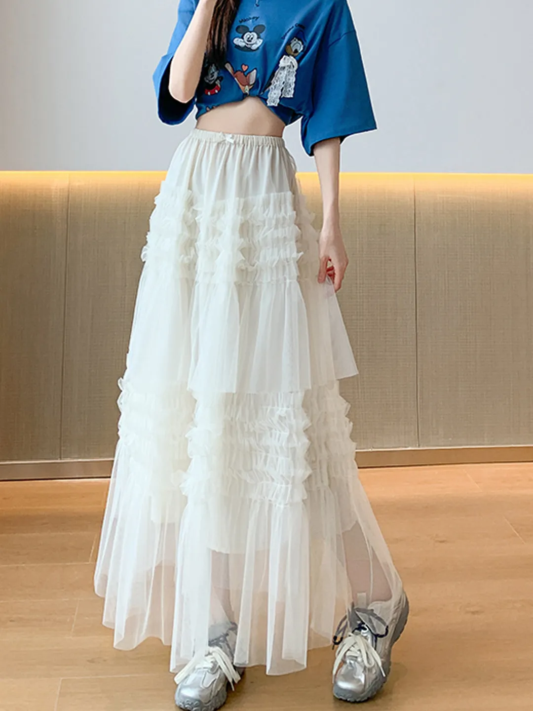 

Весенняя модная юбка средней длины для женщин: мягкая, комфортная, кружевная, с эффектом объема, нежная и милая.