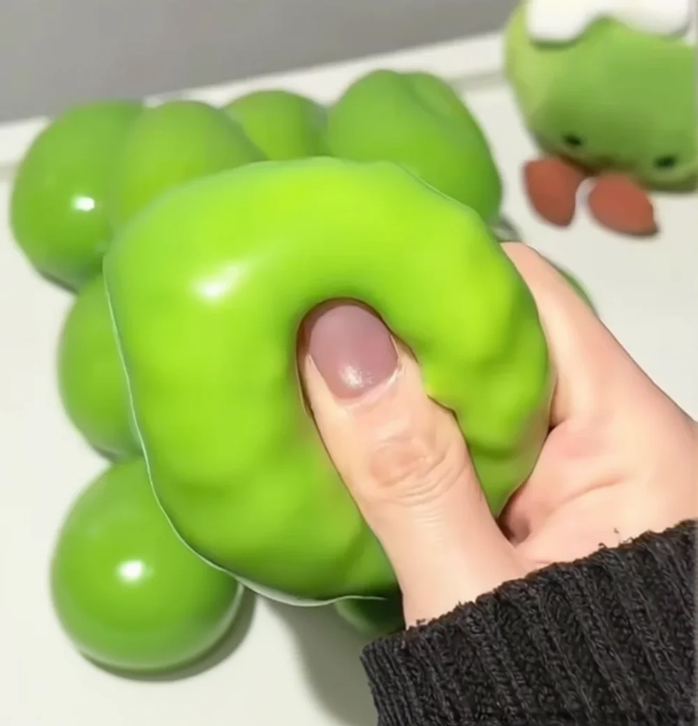 Crunchy Mango Stress Ball Squishy Color-changing Mango Squeeze ASMR Sensory ADHD Anti Stress Relief Fidget Toys for Kids &Adults