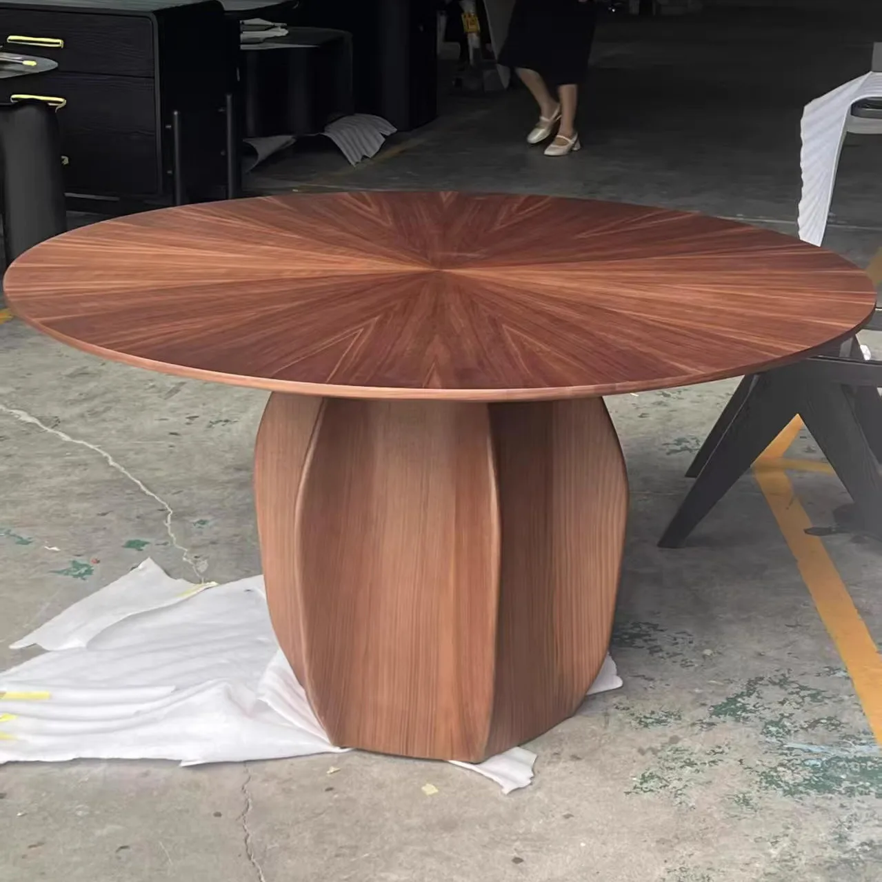 

bnMid-Century Minimalist Solid Oak Dining Table Wabi-Sabi Style Large Circle Conference Desk for Restaurants & Festivals#