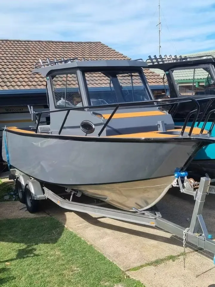 High Quality Center Cabin Fishing Boats Welded Aluminum Sport Vessel 6.25meters Pleasure Yacht with Walkaround with Good Price