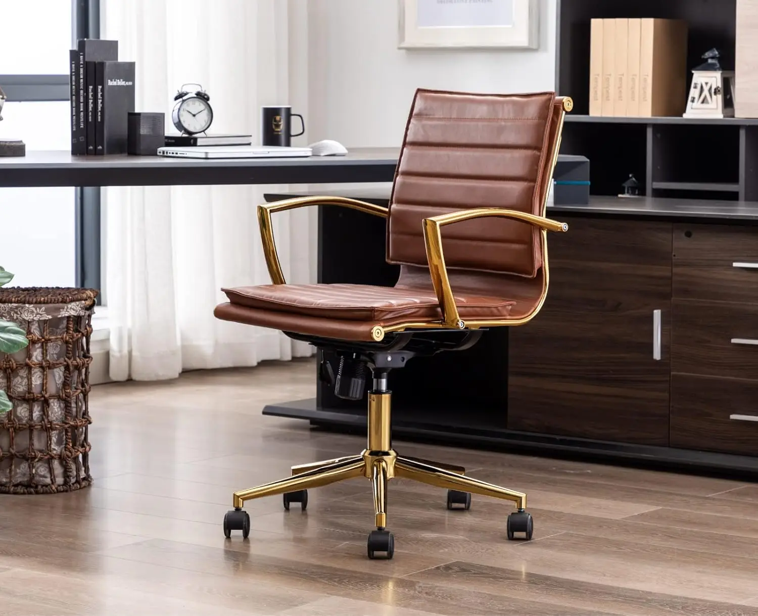 Modern Leather Office Chair Comfortable Home Office Desk Chair with Wheels and Arms Gold Base Conference Chair Ergonomic