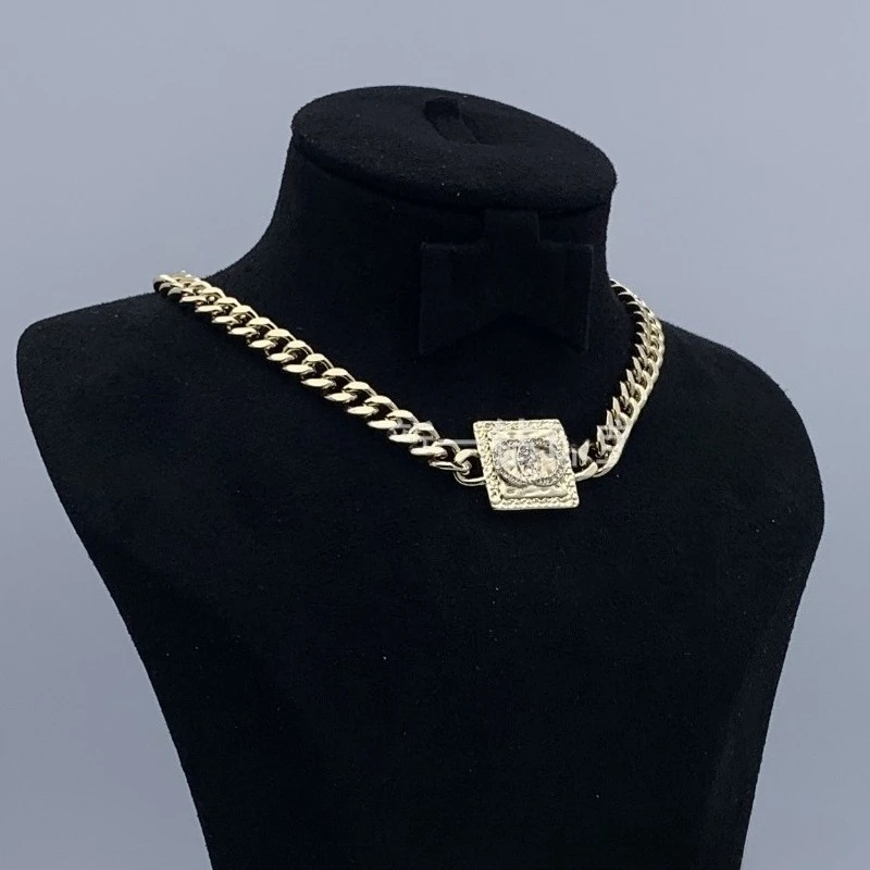 

Новое ожерелье, романтическая и милая подвеска, высококачественный темперамент, подходящий для подарков и различных случаев.