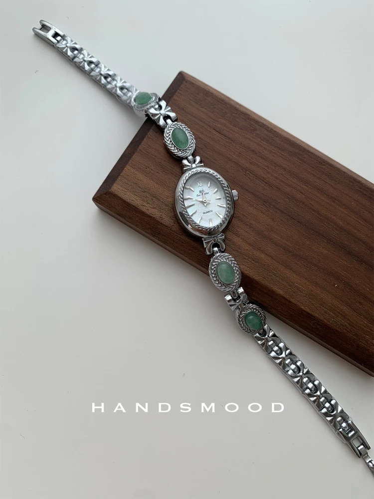 Stylish quartz wristwatch, small dial, jade bracelet style, elegant and fashionable women's watch, a perfect gift for ladies.