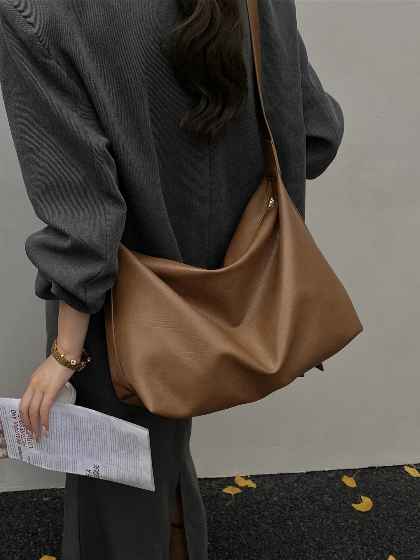 

Модная сумка-подушка Lazy Sle, большая сумка через плечо Capaci Slouchy Feel для поездок на работу, новинка 2025 года, универсальная одинарная сумка...