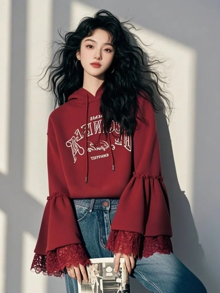 赤プリントフード付きスウェットシャツ女性のための春秋レースパッチワークフレア袖ルーズ巾着ファッショントップ 2025 新しい
