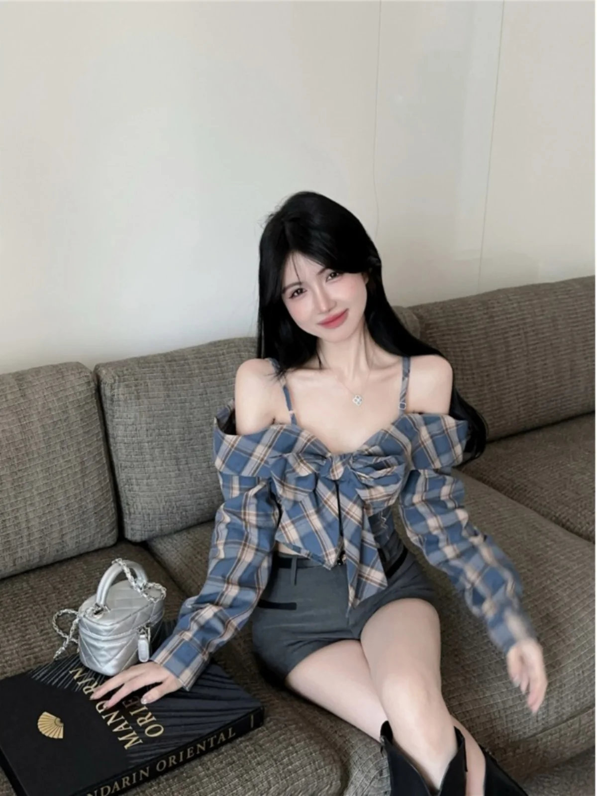 初秋レトロチェック柄オフショルダーロングスリーブベルト付きノットオープンカーディガン女性セクシーでスパイシーなポリエステル素材