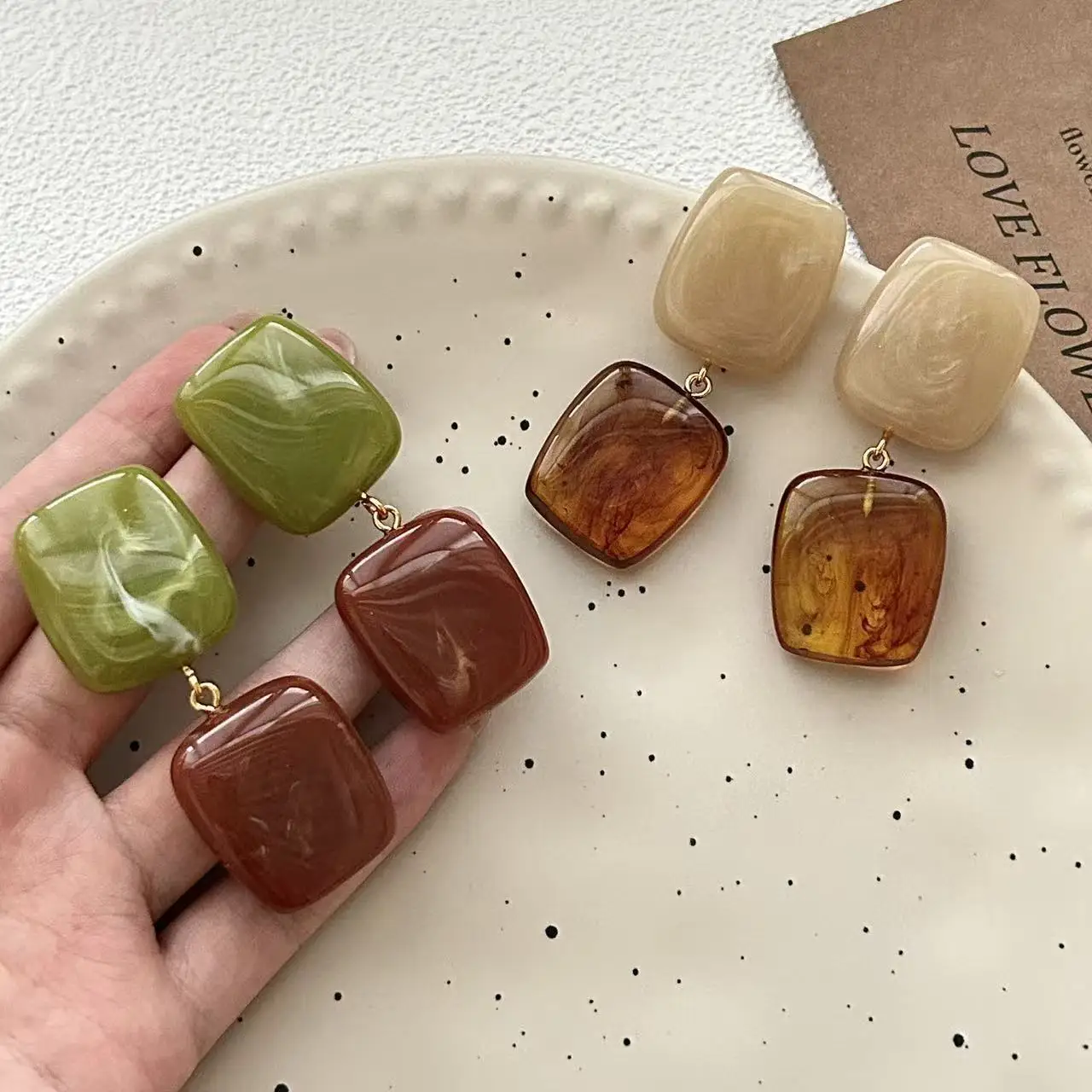 Autumn avocado green resin smudge color matching earrings fashion vacation style earrings retro high-end earrings