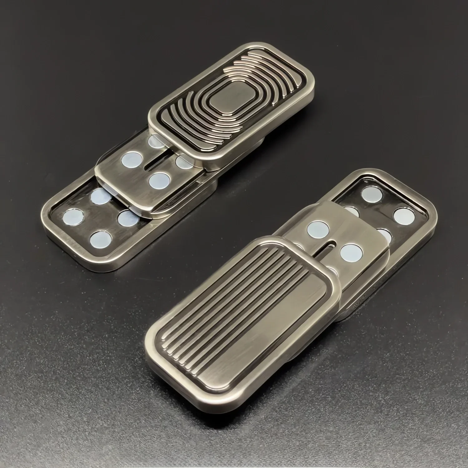 Potrójny Magnetyczny Suwak Antystresowy w Kształcie Aparatu, Metalowy Suwak do Naciskania na ADHD, Zabawka Antystresowa na Stres i Lęk