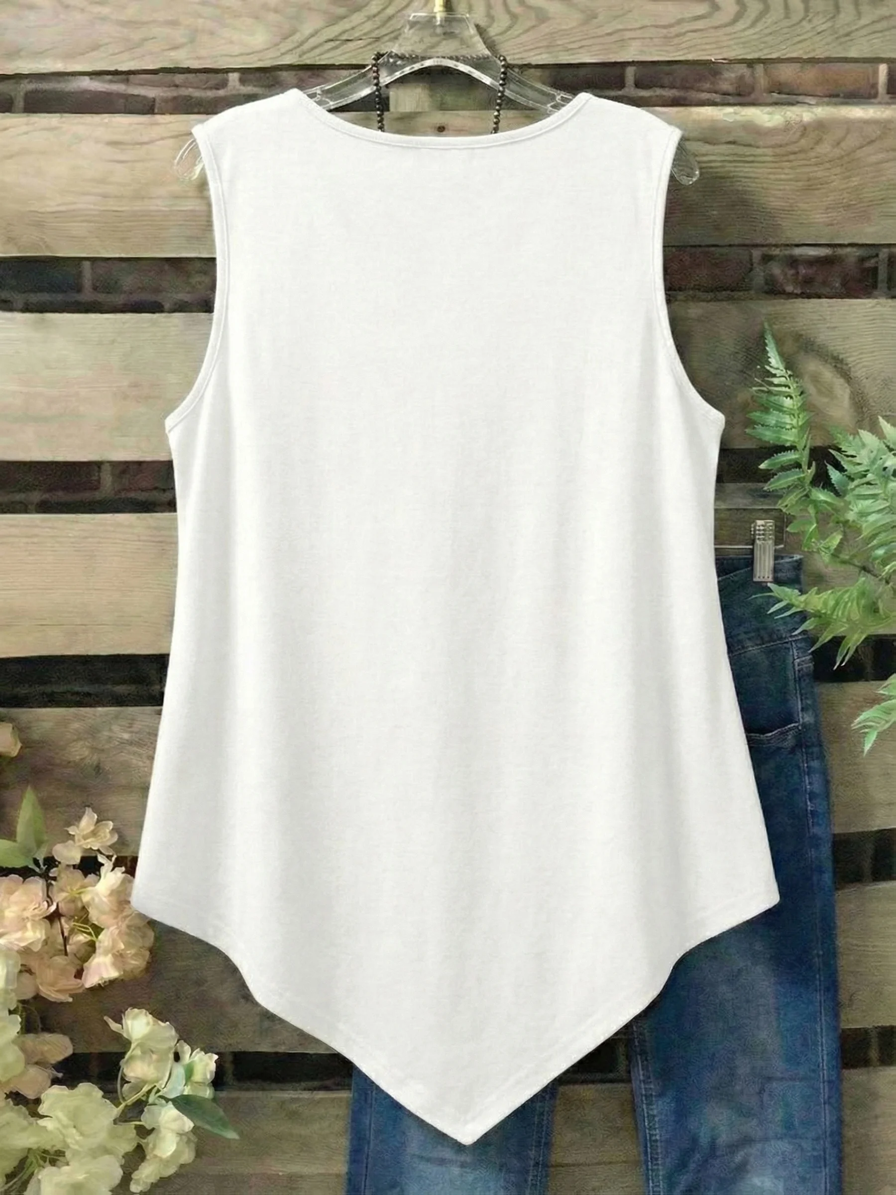 Ärmelloses Damen-Top in Übergröße mit Knopfdetail für mühelosen Stil – Detail 14
