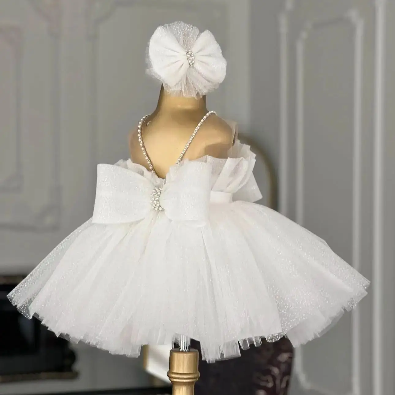 Abiti da ragazza di fiore con perle bianche per matrimonio Abiti da prima comunione personalizzati con fiocco sul retro per bambini Abiti da compleanno per bambini