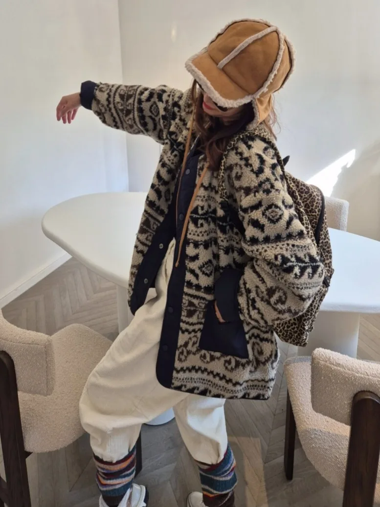 暖かい両面着用ラムファージャケット女性ルーズレイジースレアンチエイジングコットンコートシックレトロフェアアイルトレンド春秋