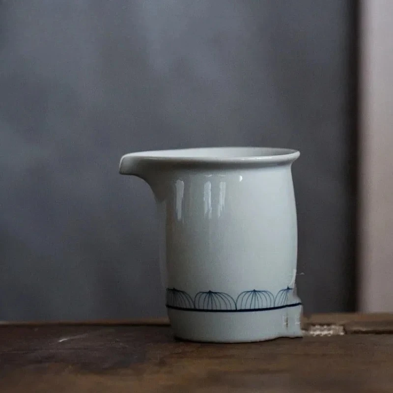 

200ml Antique Blue And White Ceramic Tea Pitcher Tea Maker Fair Cup Hand-painted Lotus Cha Hai Kung Fu Tea Ceremony Accessories