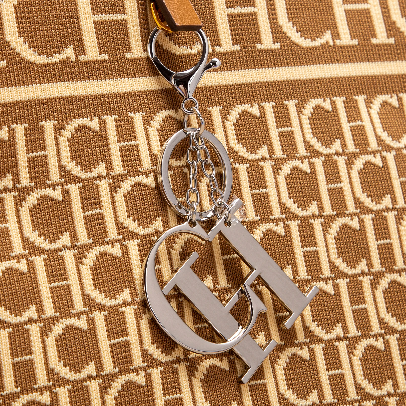 Exquisite Workmanship Simple Design Zinc Alloy Material Neutral Bag Accessories Keychain Fashionable Versatile
