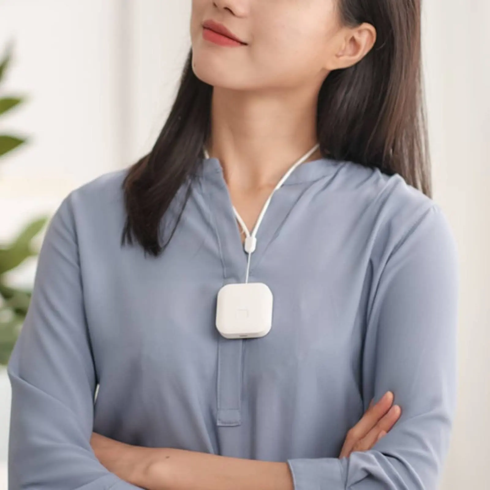 

Necklace Air Purifier Removes PM2.5 Neck Hanging Air Purifier Negative Anion Generator Necklace Filterless for Travelers