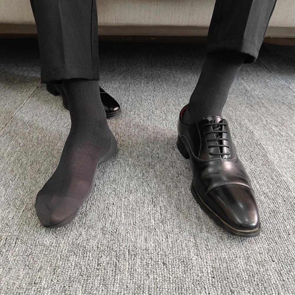 

Мужские деловые формальные ультратонкие прозрачные носки в полоску для платья и работы. Подходят для повседневного ношения.