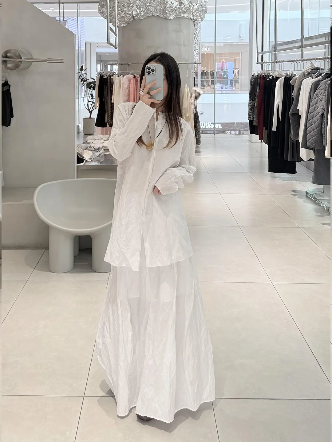 

Уникальный красивый весенний белый комплект-двойка 2026: свободный топ и длинная юбка с высокой талией для женщин