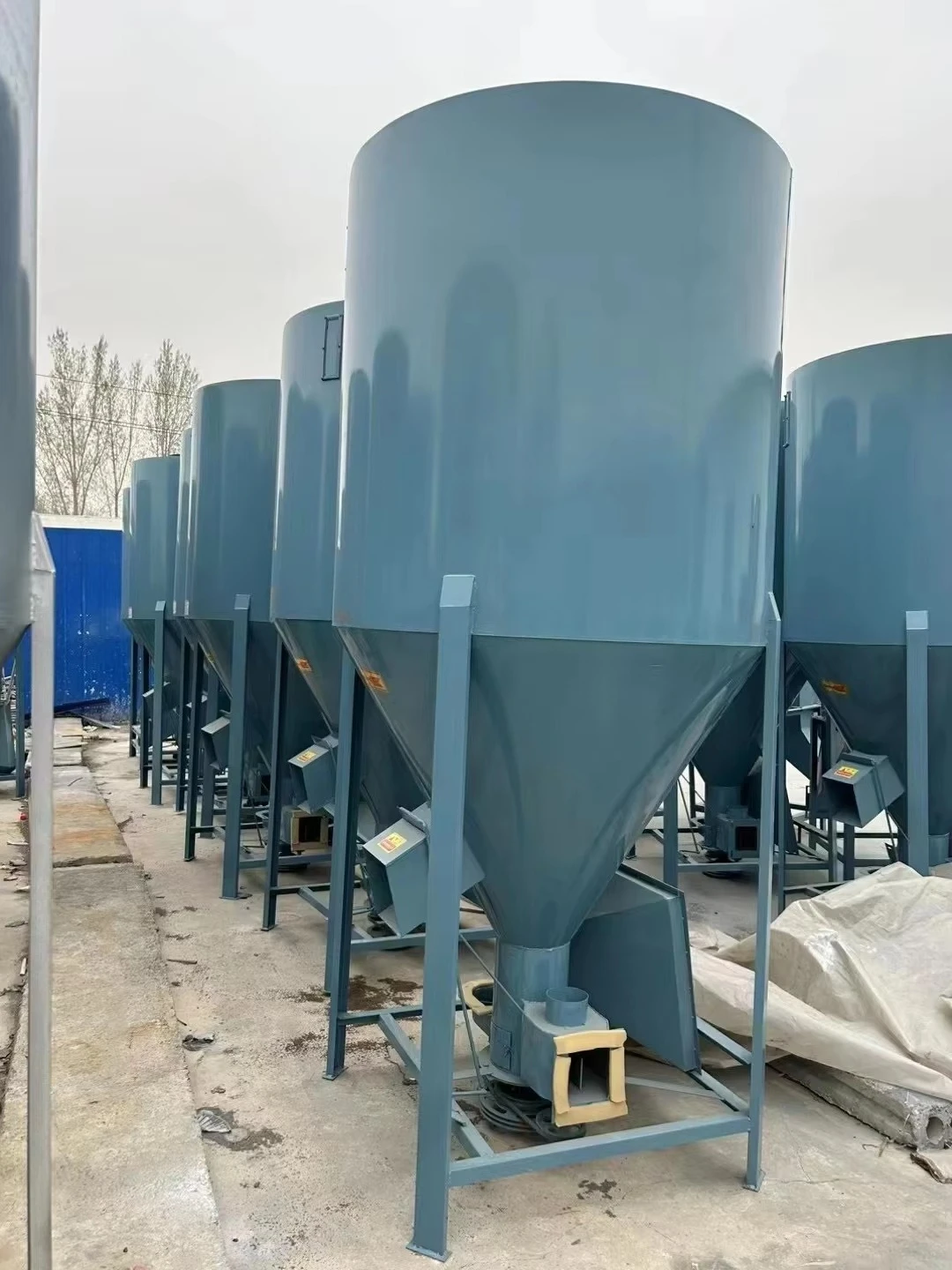 Poultry Feeding Mixer Processing Grain Grinder Animal Feeding Mixer