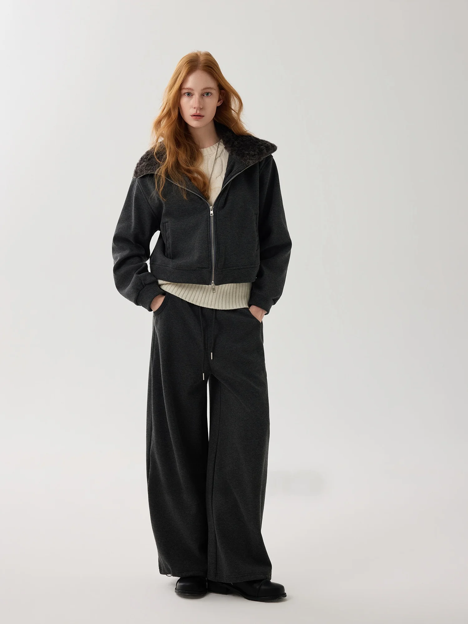 

Серебристый комплект из утепленного свитшота и брюк с широкими штанинами для женщин, весенний, теплый, из полиэстера и нейлона