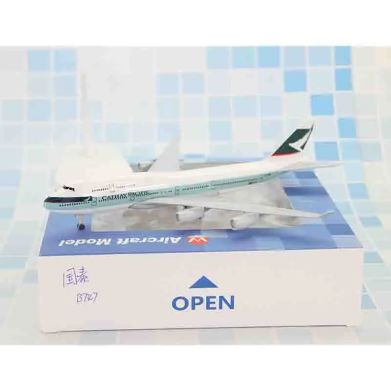 20CM Cathay Pacific Airways B747-400 B747 Aircraft Model Toys with Base Alloy Diecast Airplane Adult Fans Collection Souvenir