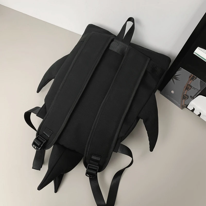 Tas punggung kepribadian Avant-garde pria dan wanita dengan bentuk hiu yang sama ransel kasual kapasitas besar tas desain Niche