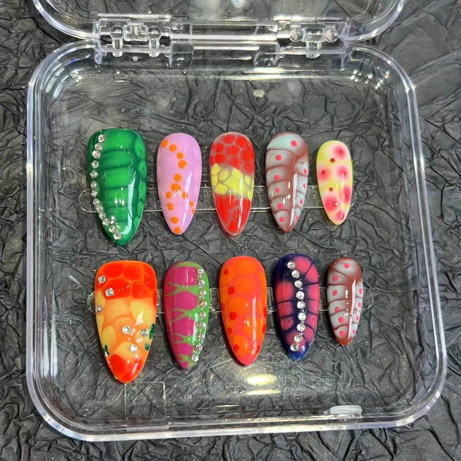 

10pcs Glossy Almond Handmade Fake Nails Color Contrast Snake Print Sweet Cool Press On Nails 2025 New Year Y2k Reusable Manicure