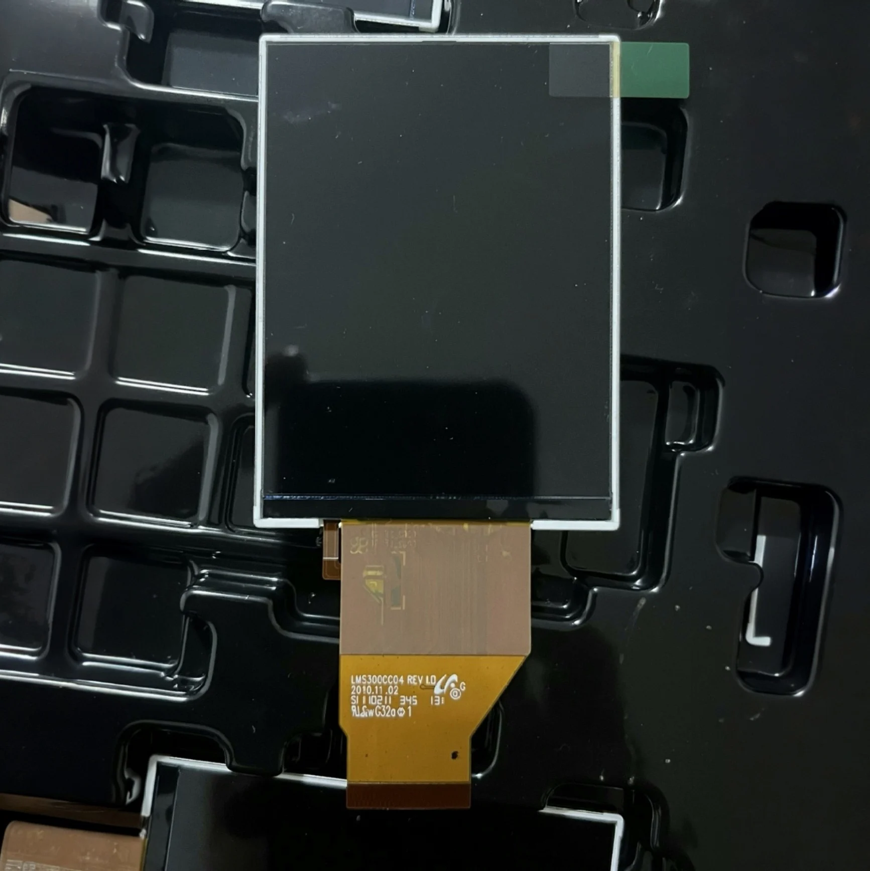 

LMS300CC04 640(RGB)×480 VGA LCD Display Screen