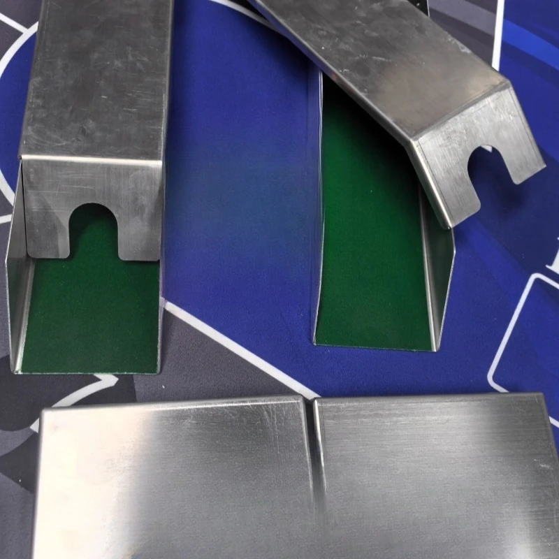 

Машина для лицензирования с защитой от треугольных полос Baccarat, нержавеющая сталь Zhuangxian плюс свинцовый анти-X-ray, толстый лицензионный чехол Li