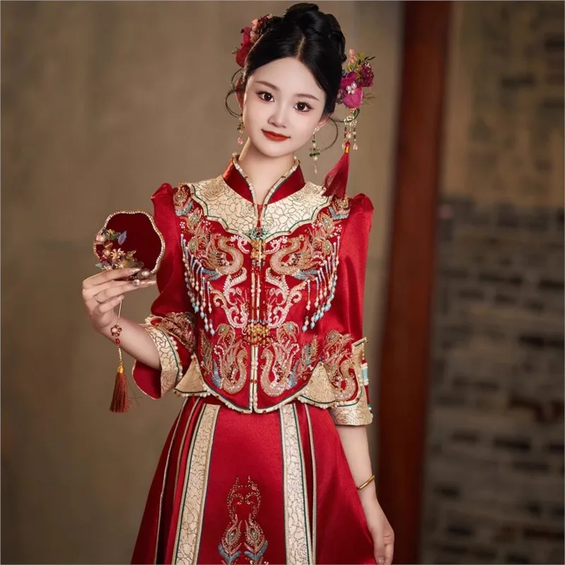 

New Chinese-style toasting attire