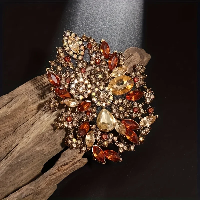Luxury Designer Mens Funky Crystal Brooches Pins Women Lady Elegant Flower Brooch Shiny Boutique Badges for Weddings Banquets