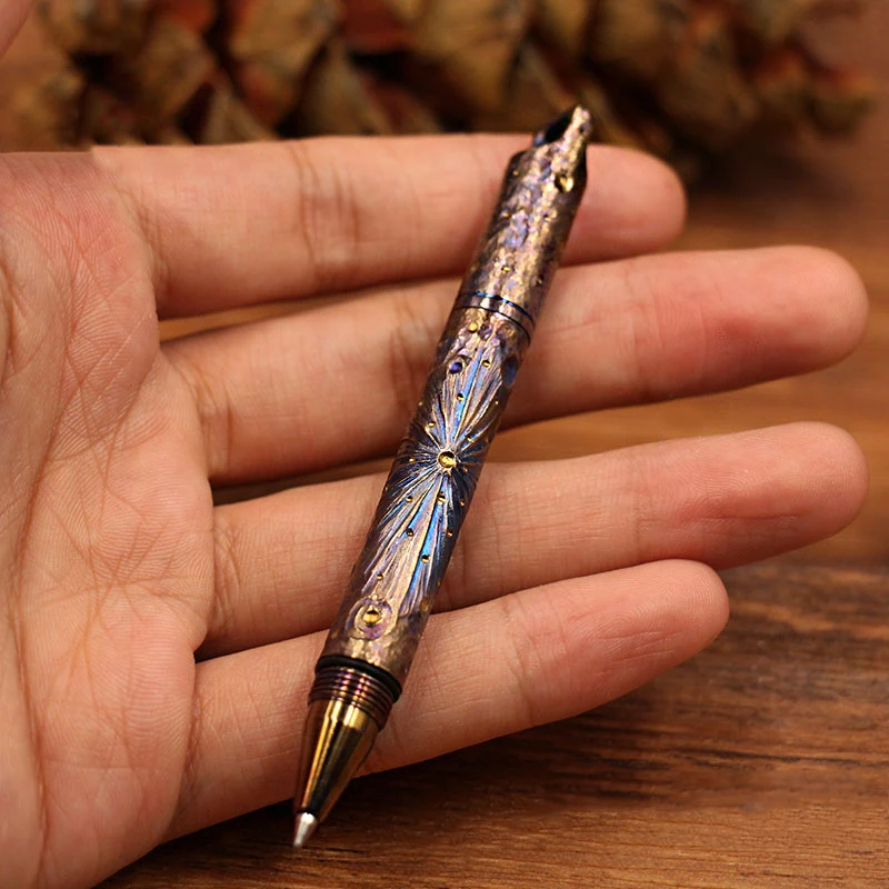 Mini Hand แกะสลัก Starry Sky EDC ไทเทเนียมยุทธวิธีปากกาทังสเตนหักหน้าต่างปากกาโลหะ