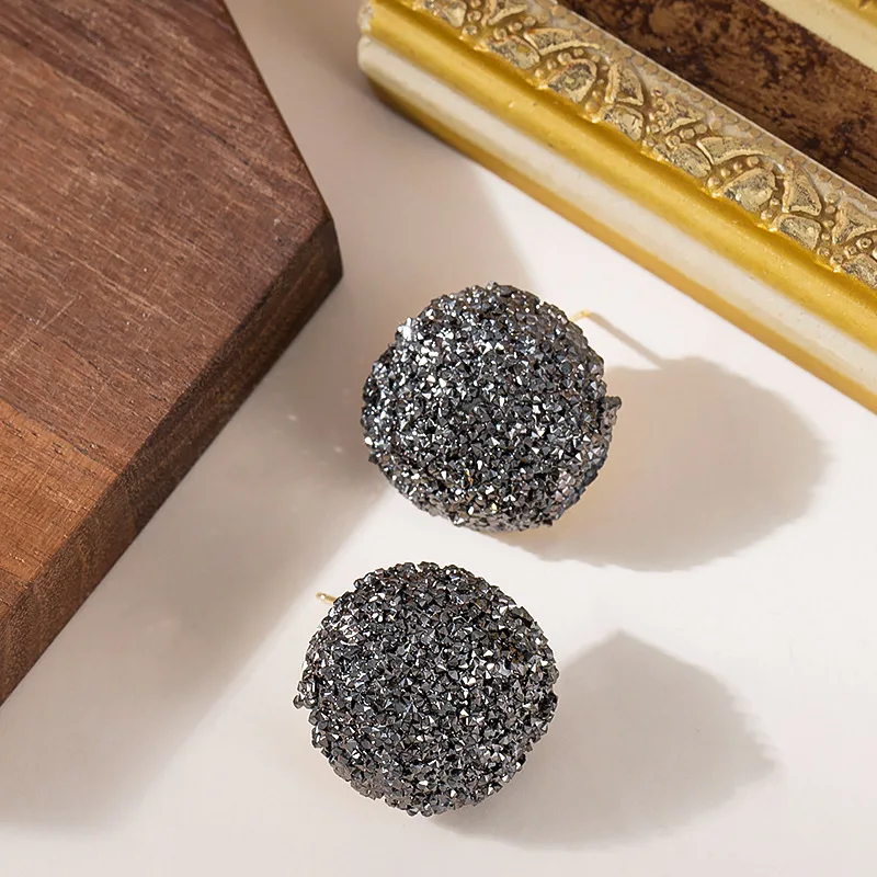 

Fashionable and exquisite dark night gray and black rhinestone geometric ball earrings niche light luxury temperament earrings