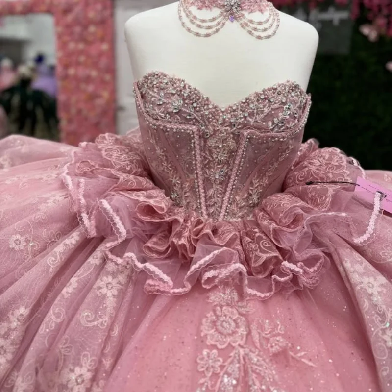 

Блестящее розовое платье Quinceanera с открытыми плечами, тюлевое платье с кристаллами и блестящей аппликацией, многослойное цветочное платье с бантом, платья de 15, Quinceanera на заказ