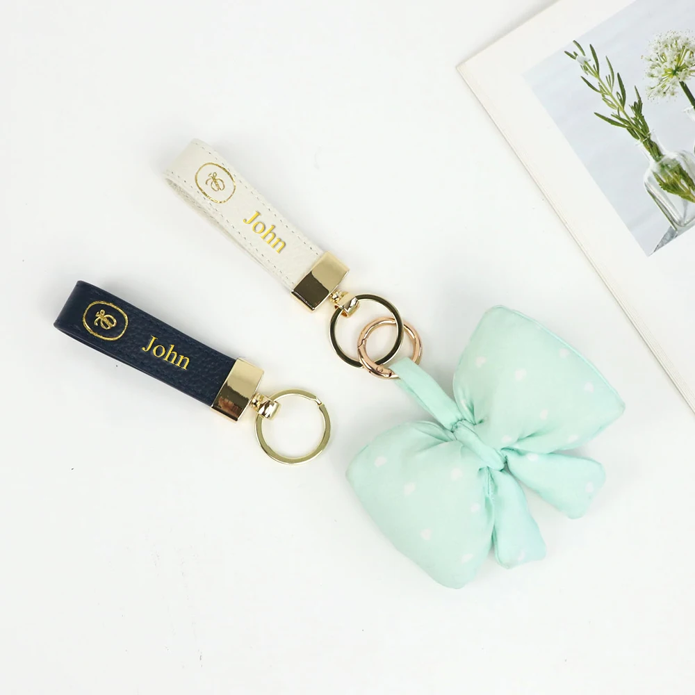 Customized Name PU Leather Car Keychain - Simple and Elegant Leather Metal Key String Pendant for Keychain
