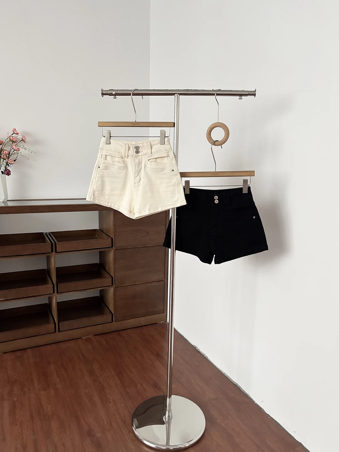

Summer 2026 Chic Casual High Waist Denim Shorts Women's Slim Fit Commute Friendly Versatile Simple Style Polyester Fiber