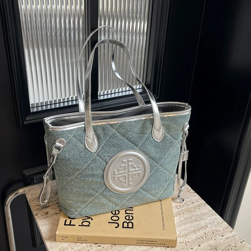 

Denim bag for women with large capacity, 2024 new summer casual shoulder diamond plaid bag, class commuting tote bag