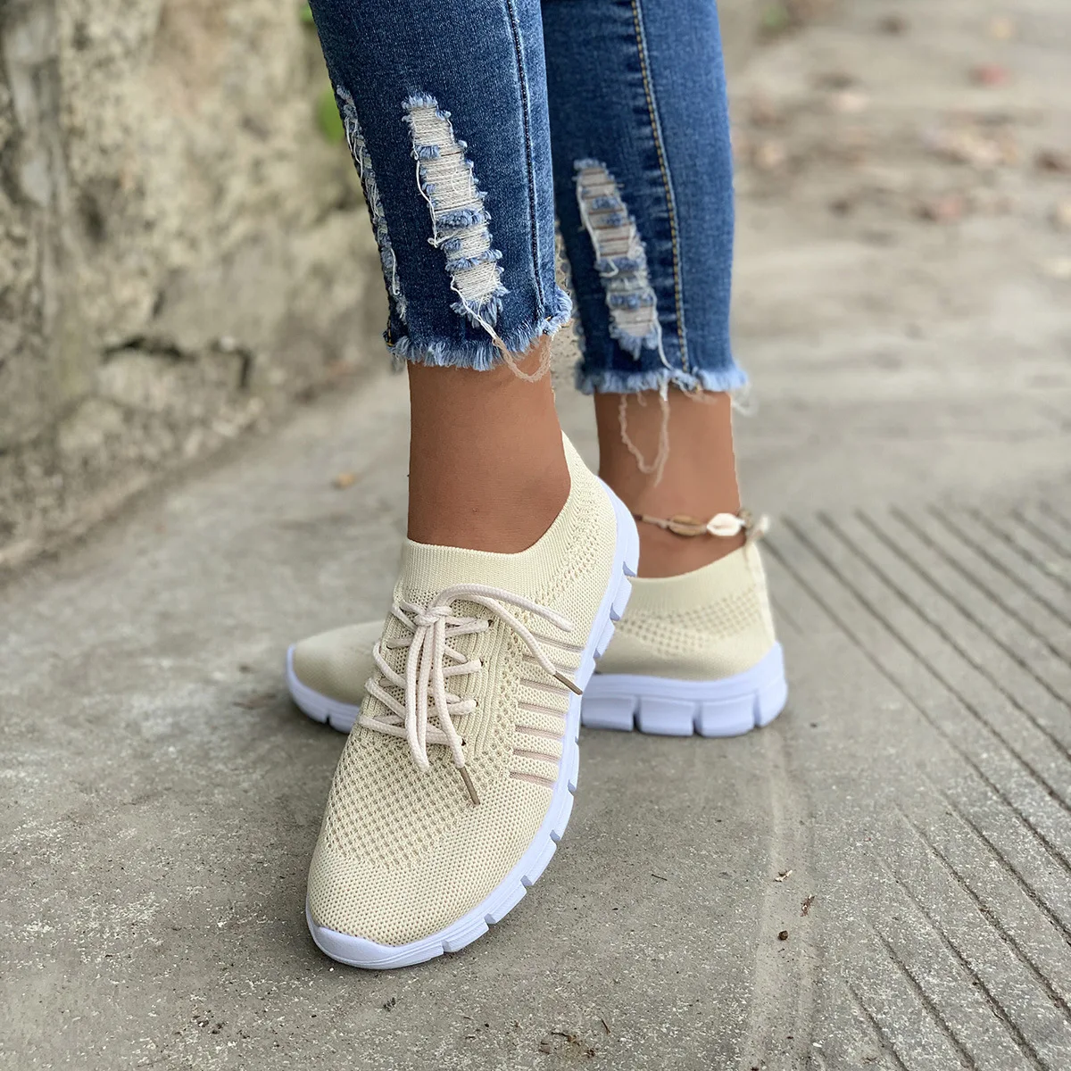 Mulher plana deslizamento em sapatos brancos mulher leve tênis branco verão outono casual chaussures femme cesta sapatos planos