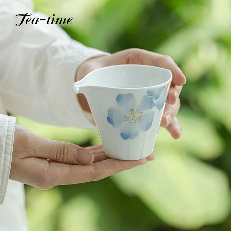 

Hand Painted Fair Cup Tea Pitcher White Porcelain Tea Maker Chahai Ceramic Aesthetic Cups Puer Drinkware Divide Tea Tool Tea Sea
