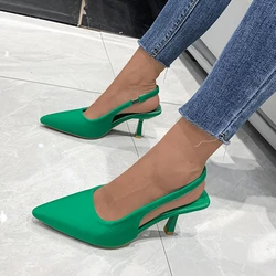 Sandálias de dedo do pé fechado com salto fino para mulheres, sapatos verdes, dedo apontado oco, moda de salto médio, plus size 43, novas