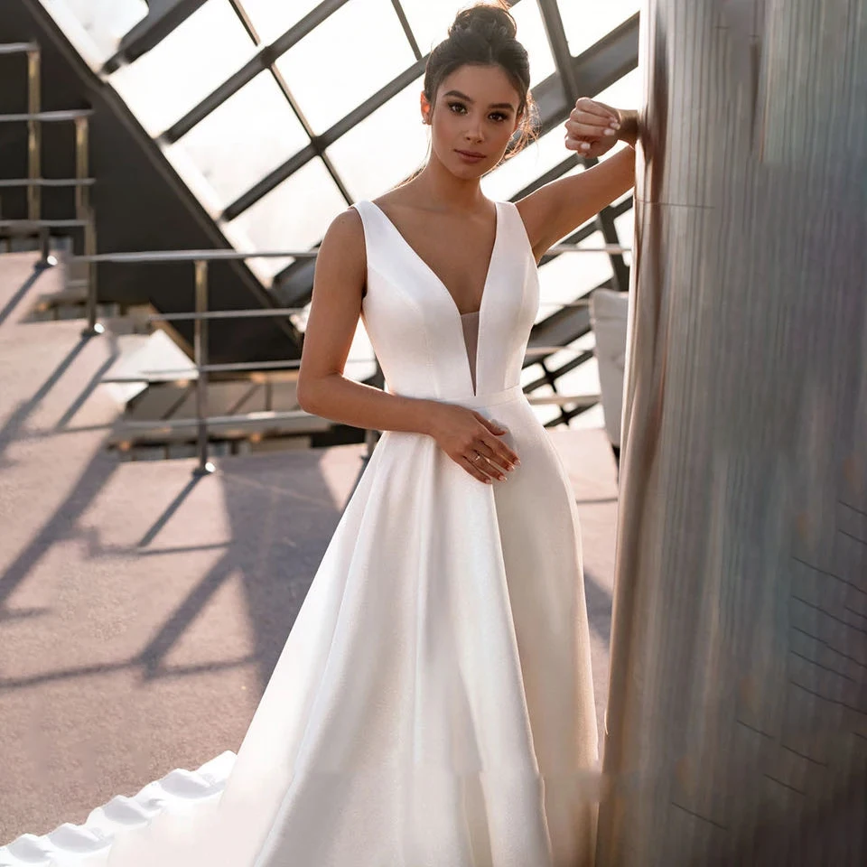 Customized Blending Minimalist Clean Lines Silky Satin Texture and Subtle Feminine Allure for Modern Brides’ Timeless Wedding
