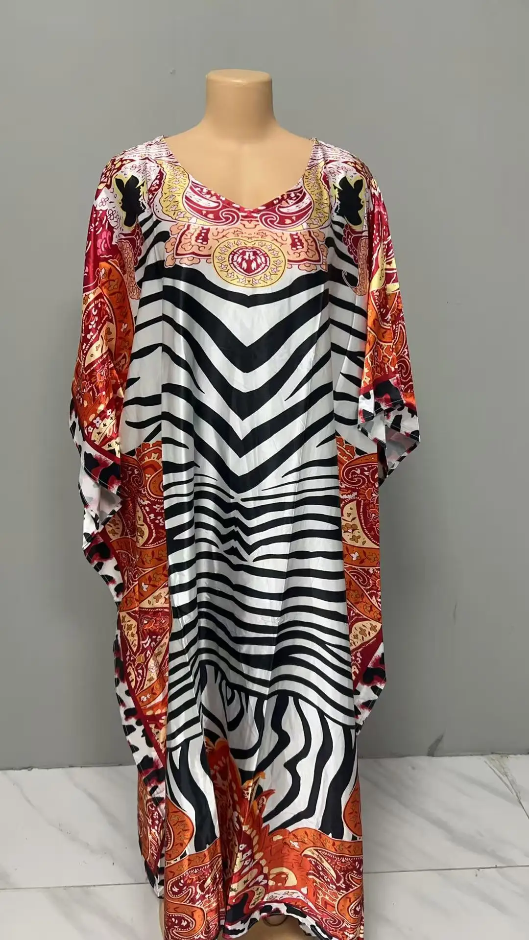 فستان نسائي مريح بمقاس كبير، طباعة زهور، تنورة طويلة بخصر فضفاض، أكمام تشبه جناح الخفّاش، رقبة على شكل V، طول الكاحل، أزياء أنيقة