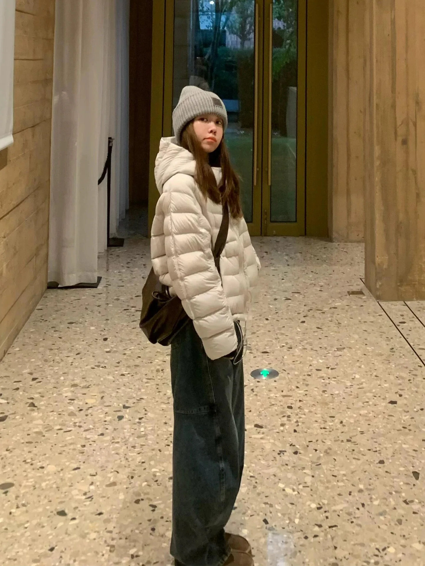 

Легкая модная женская куртка Slim Fit с капюшоном в корейском стиле, утепленная синтетическим наполнителем, на молнии