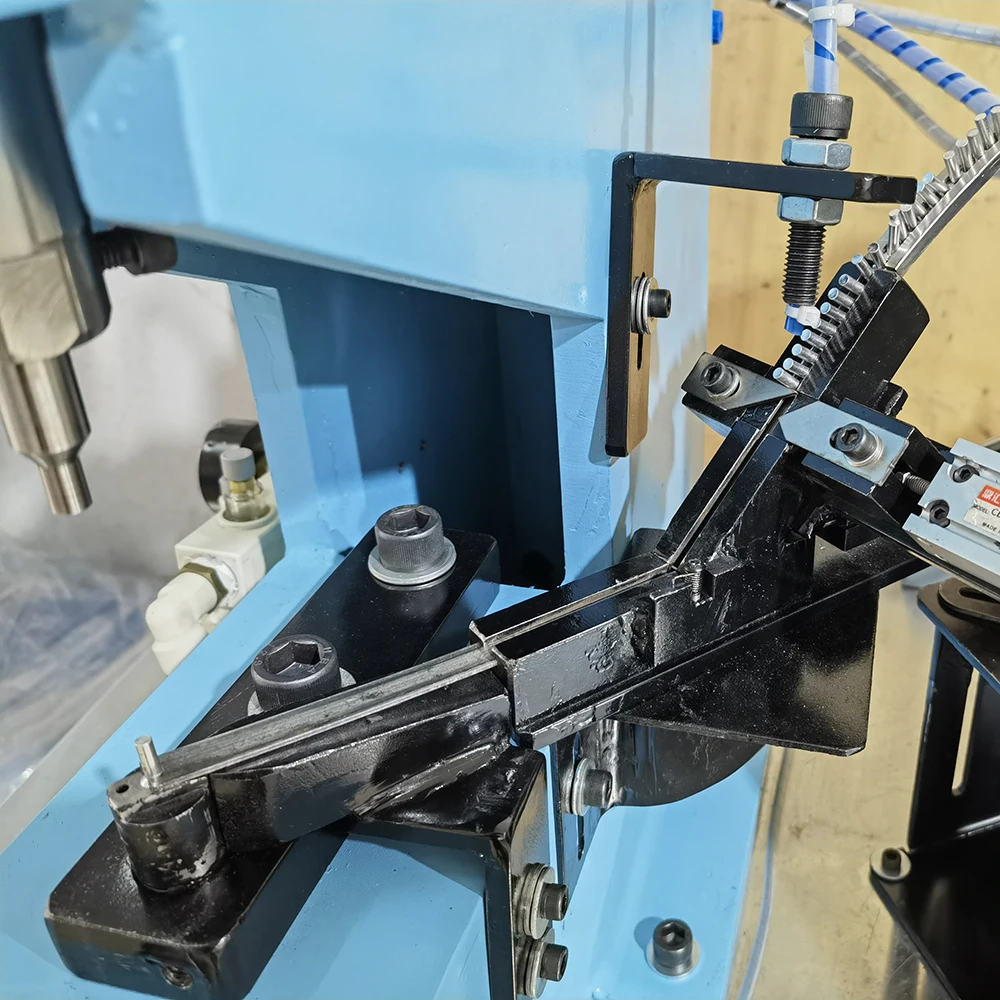 Full Automatic Pneumatic c Frame Foot Pedal Operated  Feeding Solid Rivet Press Fastening Riveting Machine