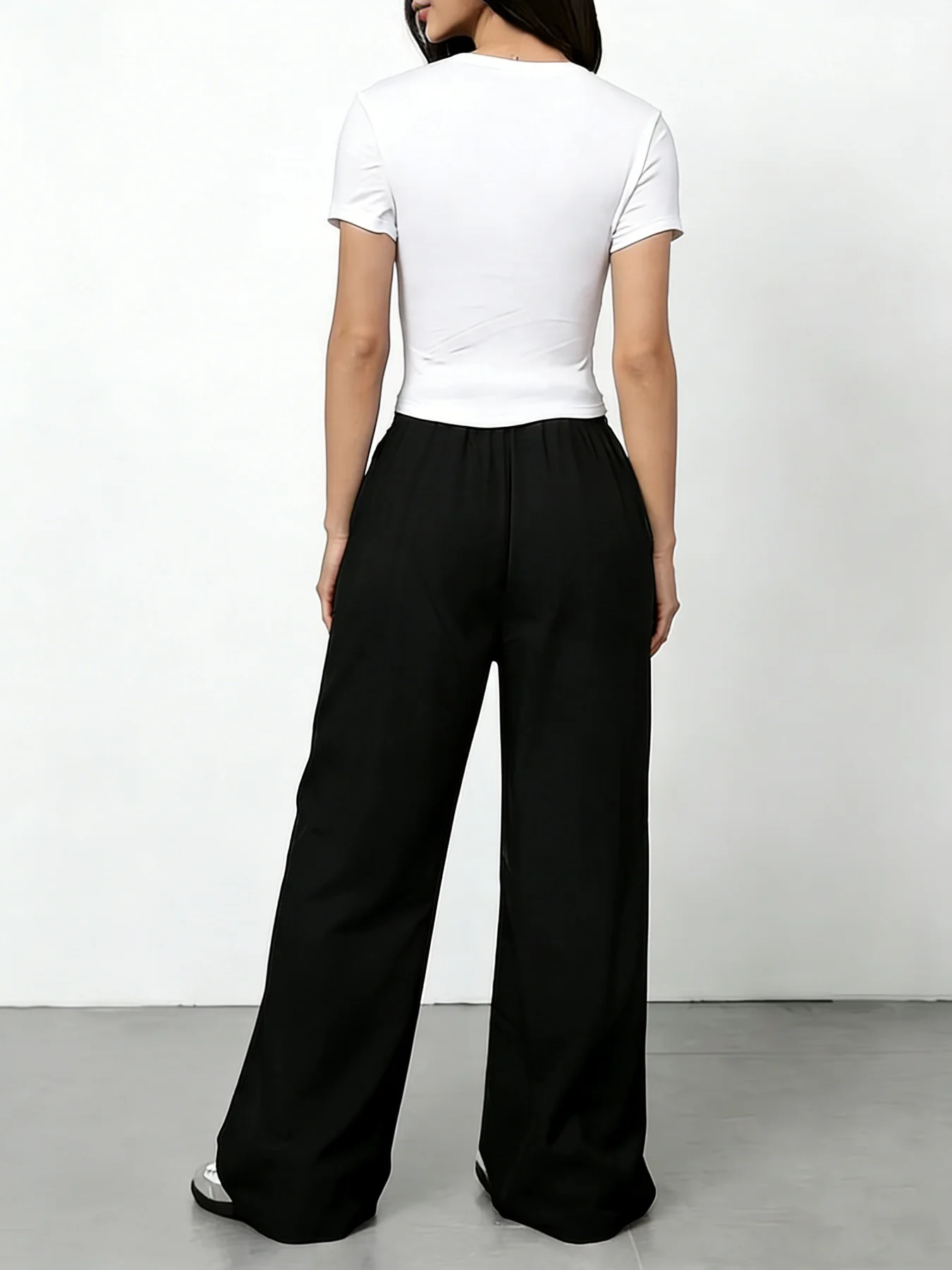 Ladies' Fashionable, Laid-Back, and Casual Two-Piece Set, a Popular Style Featuring a Sweet and Cool Relaxed Vibe