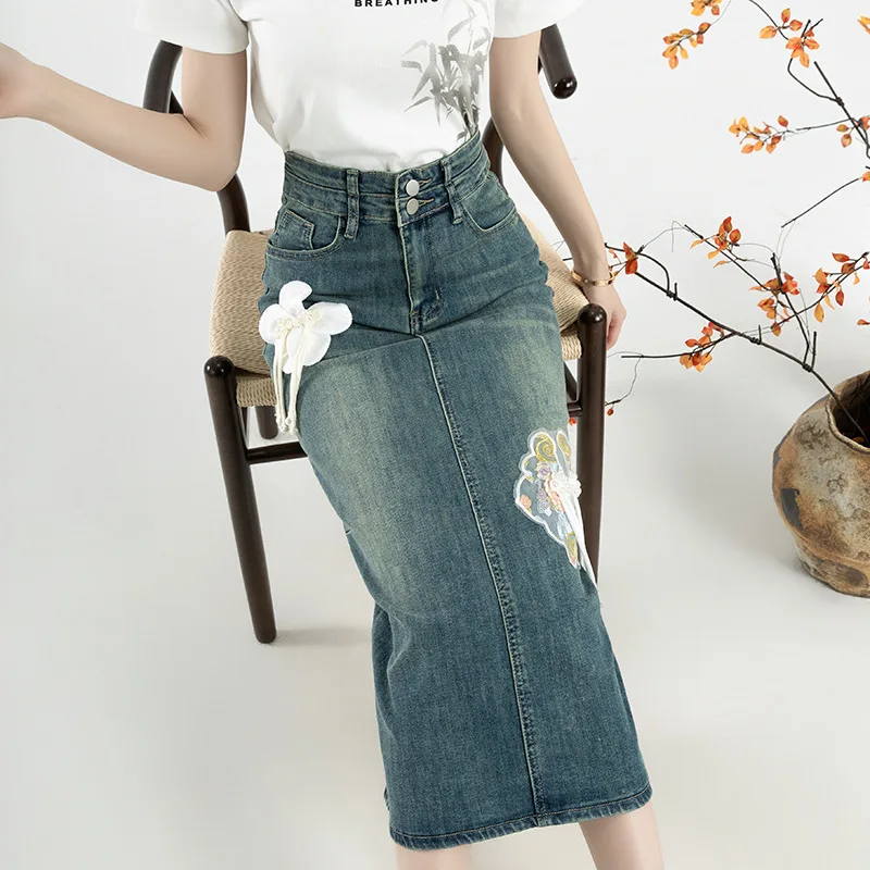 Chinesischer schicker Jeans rock A- Line-Rock für Frauen 2024 Frühling Sommer hohe Taille Retro bestickter geteilter A- Line-Midi-Rock