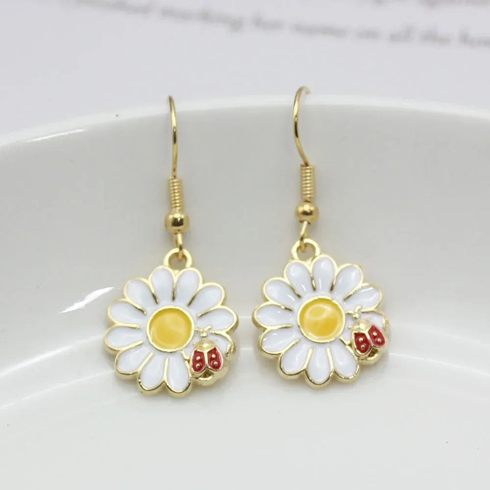 Sunflower Daisy Ladybug Dangle Earring for Women Sweet White Color Enamel Chrysanthemum Ear Jewelry Wholesale Kids New Year Gift