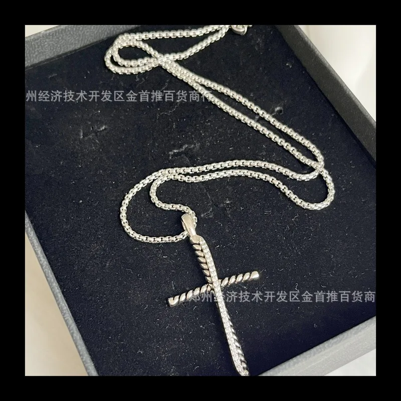 

Cross Pendant, Twisted Line Zircon Niche Necklace DN33 S5