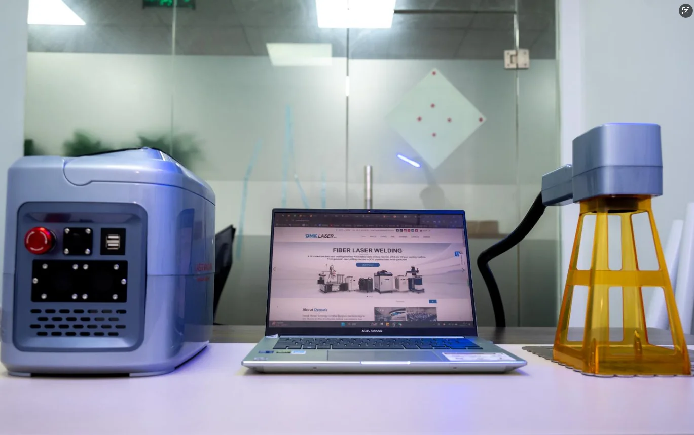 DMK 20w 30w Handheld Portable Fiber Laser Marking Machine for Integrated Flexible Operation Marking